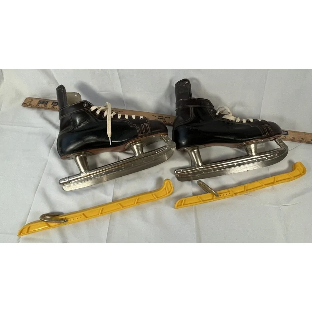 Vintage Canadian‎ Ice Skates Size 8 Brown Leather